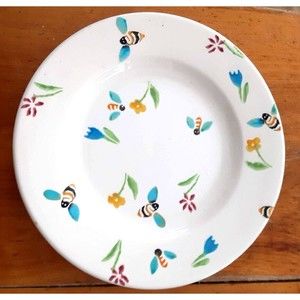 Vintage Italian 2 11" Tre Ci Bumble Bee dinner plates heavy pottery happy floral